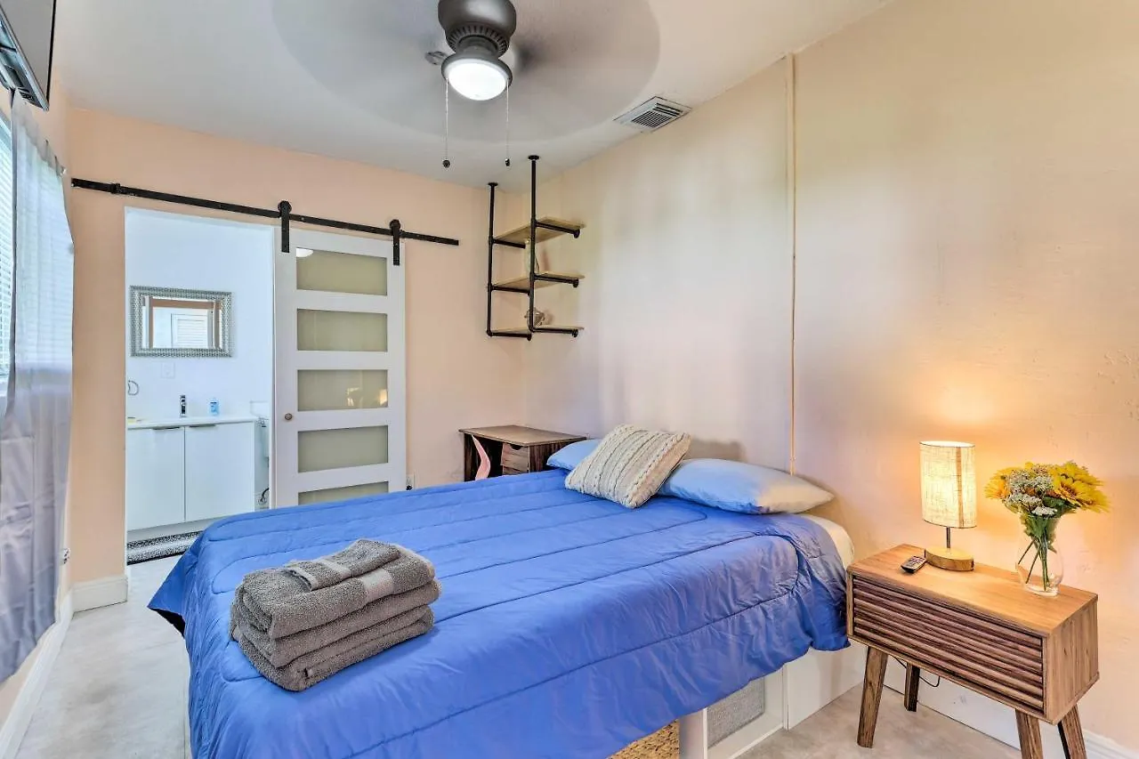 Bright Vacation With Large Yard! Holiday home *