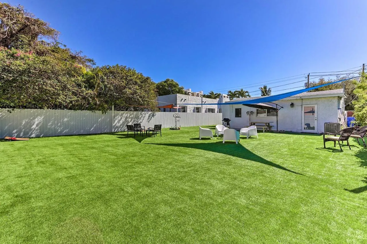 Holiday home Bright Vacation With Large Yard!