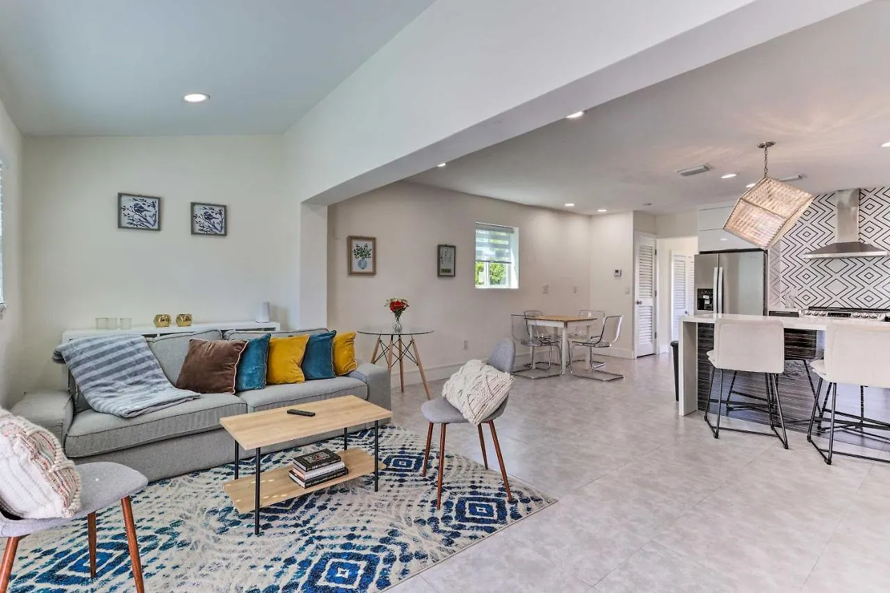 Bright Vacation With Large Yard! * Miami