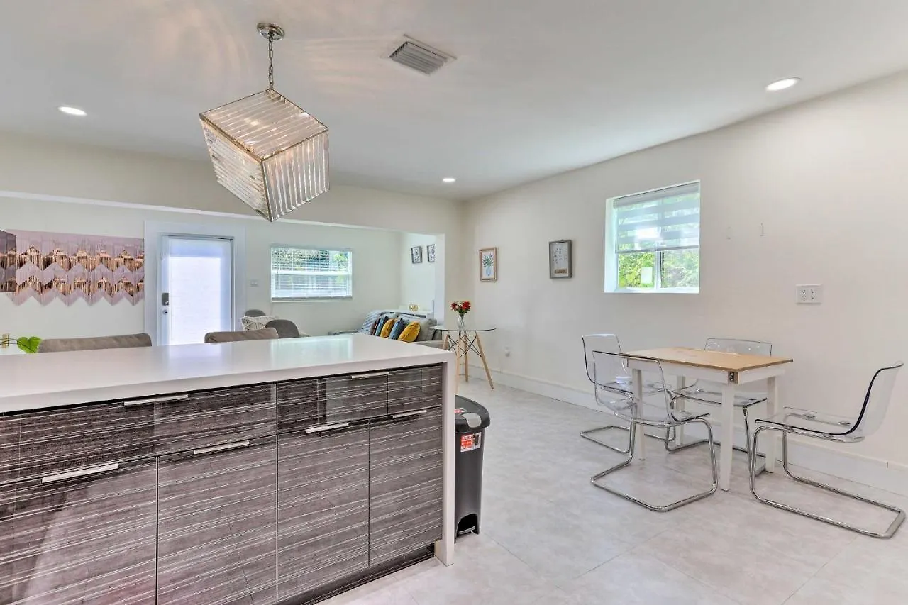 Bright Vacation With Large Yard! Holiday home *