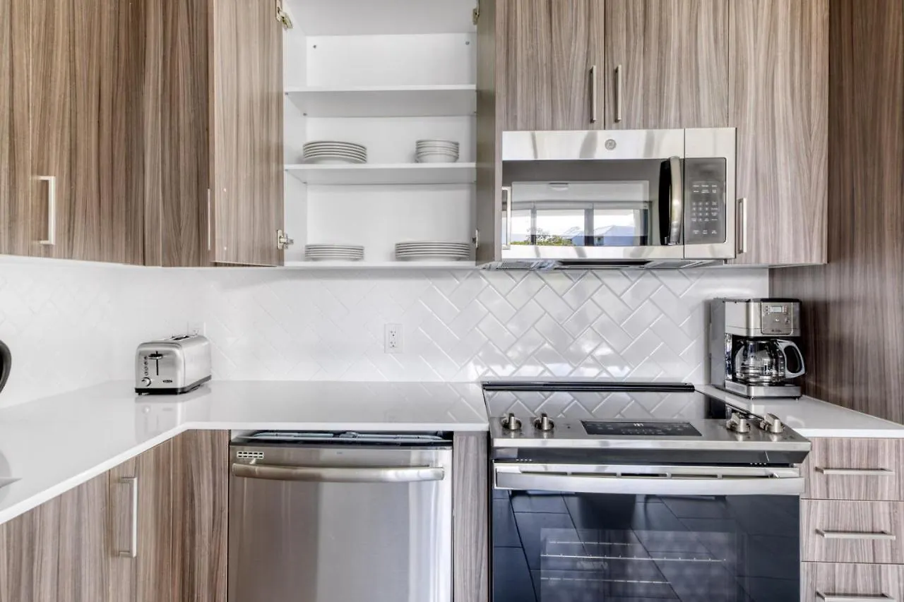 Upper East Side 1br W Gym Pool Wd Nr Mimo Mia-33