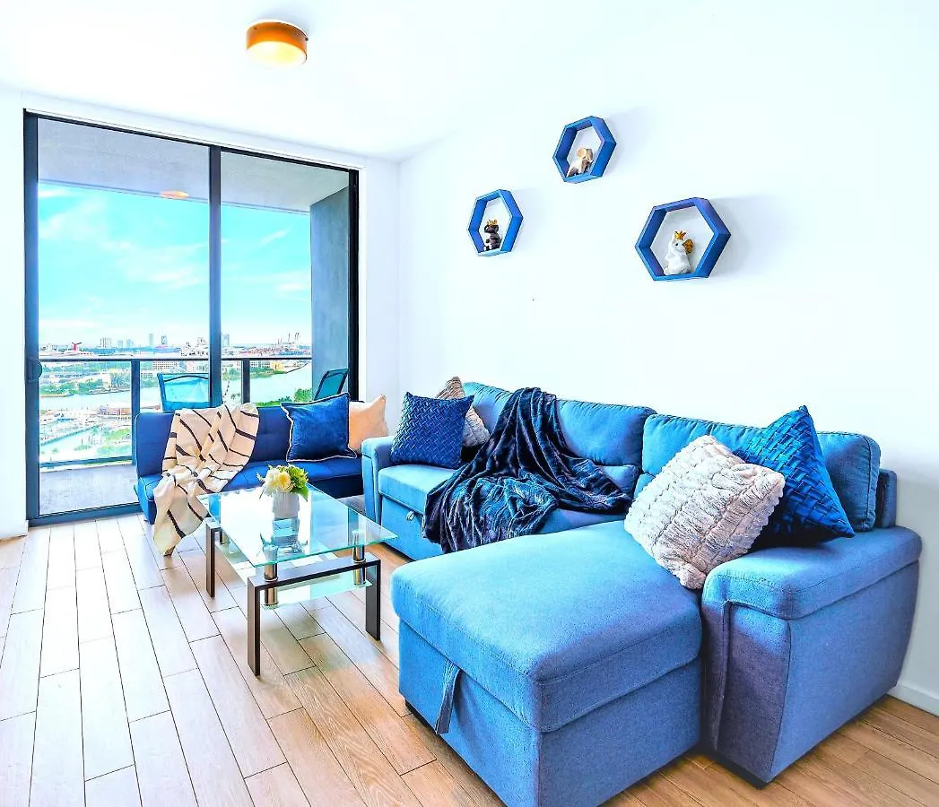 Experience The Perfect Life!! Centrally Located Luxury Condo! Διαμέρισμα