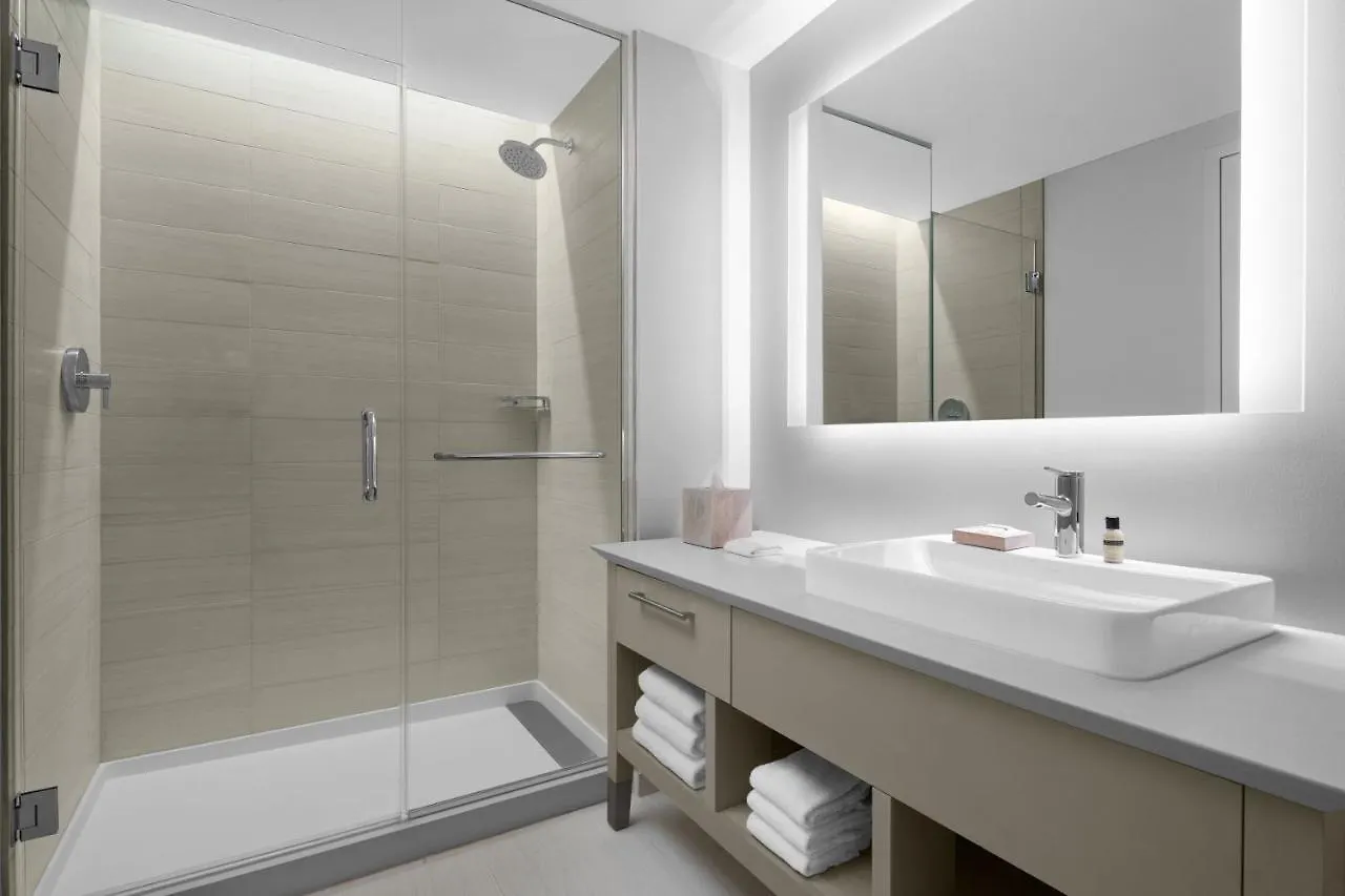 Hotel Element Brickell 3*