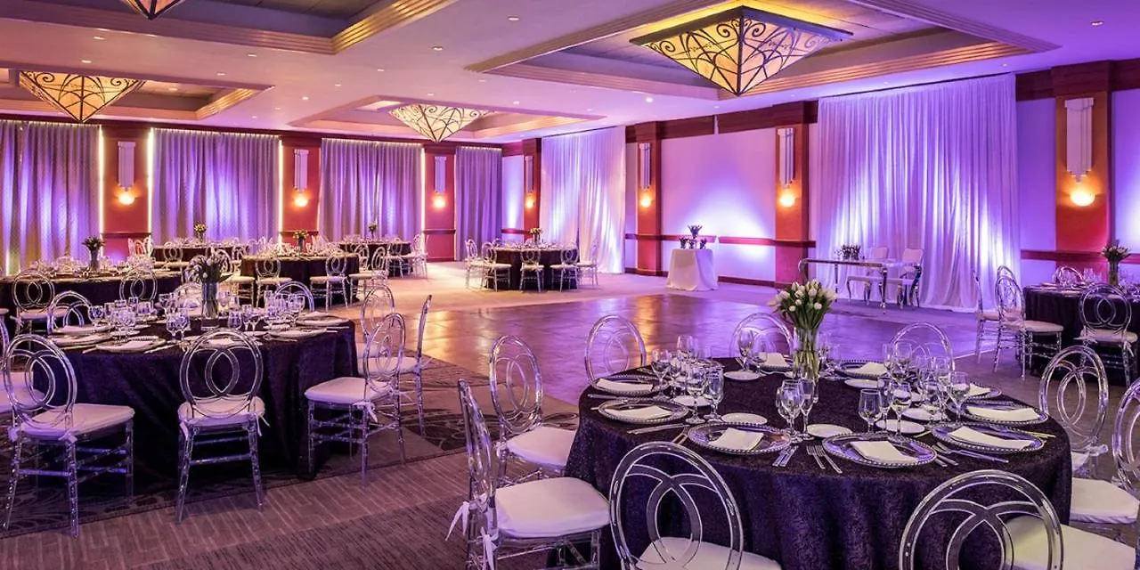 Pullman Airport Hotel 4*