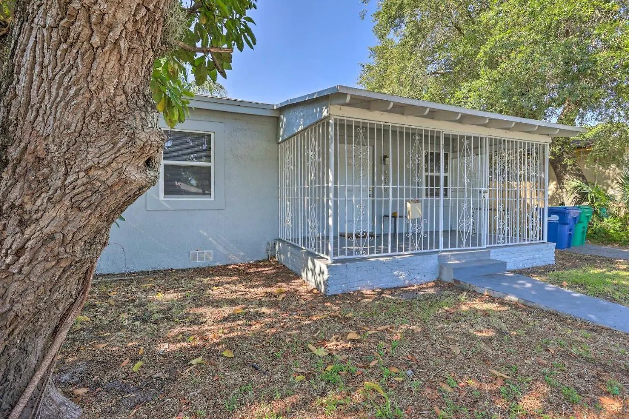 Pet-friendly House About 8 Mi To Beaches! Holiday home