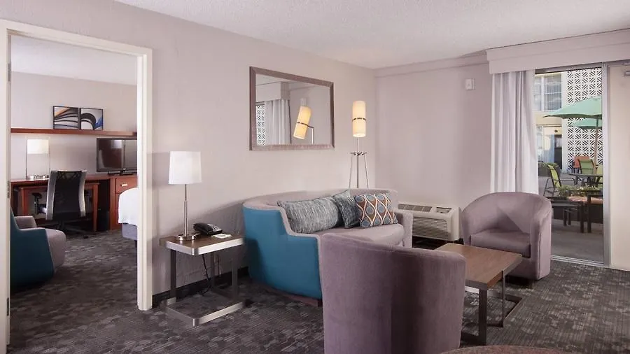 Courtyard Coral Gables 3*