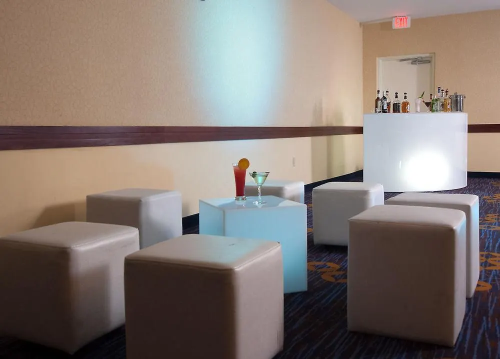 Hotel Courtyard Coral Gables 3*