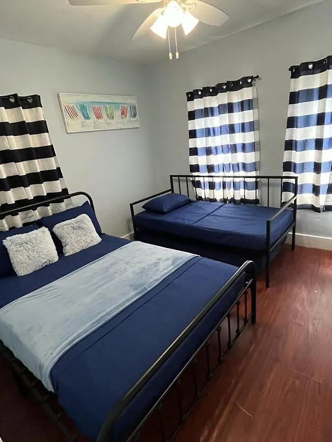 Blue Little Havana Guest house *