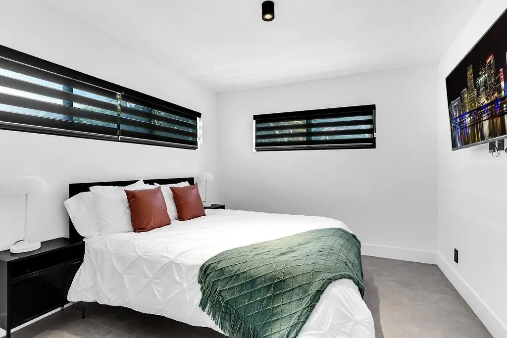 Heated Pool Modern 5 Bedrooms House 10 Minutes To The Ocean Miami