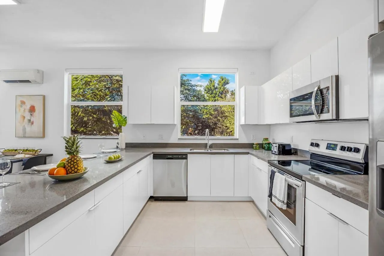 Up To 12 Guests! Modern Near Wynwood Holiday home *