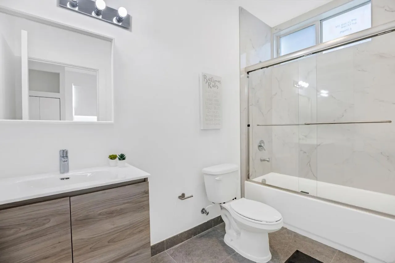 Up To 12 Guests! Modern Near Wynwood Holiday home *