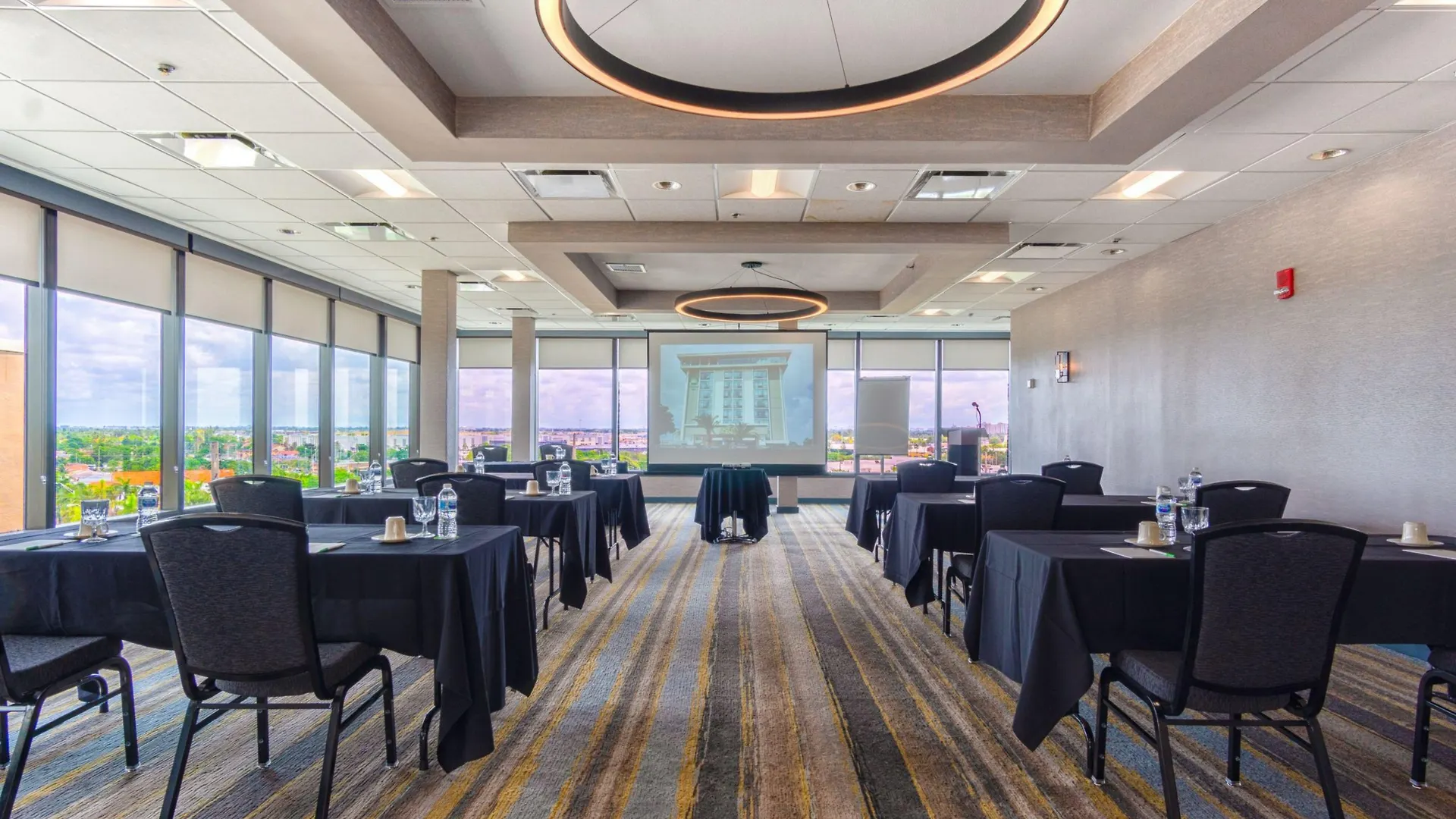 Hotel Miami International Airport By Ihg 3*