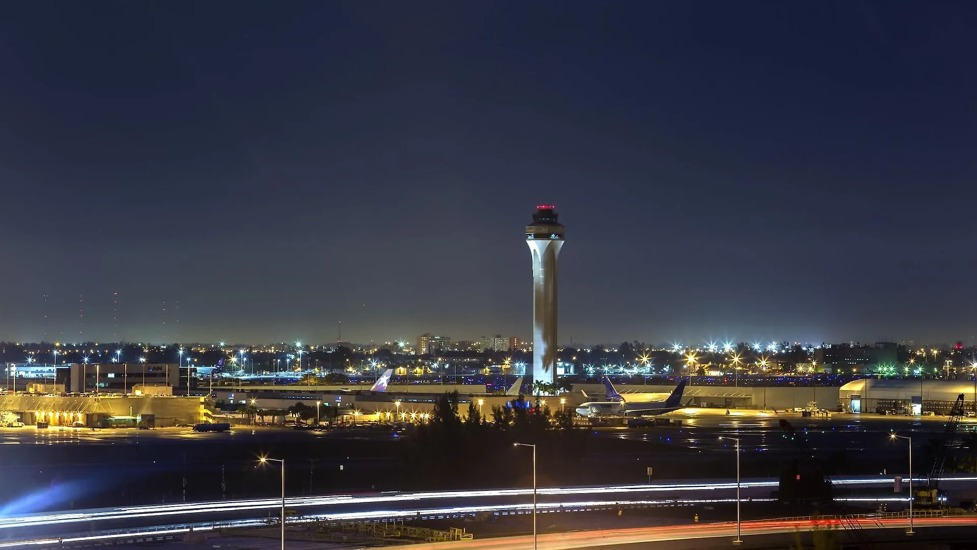 Doubletree By Hilton Airport & Convention Center