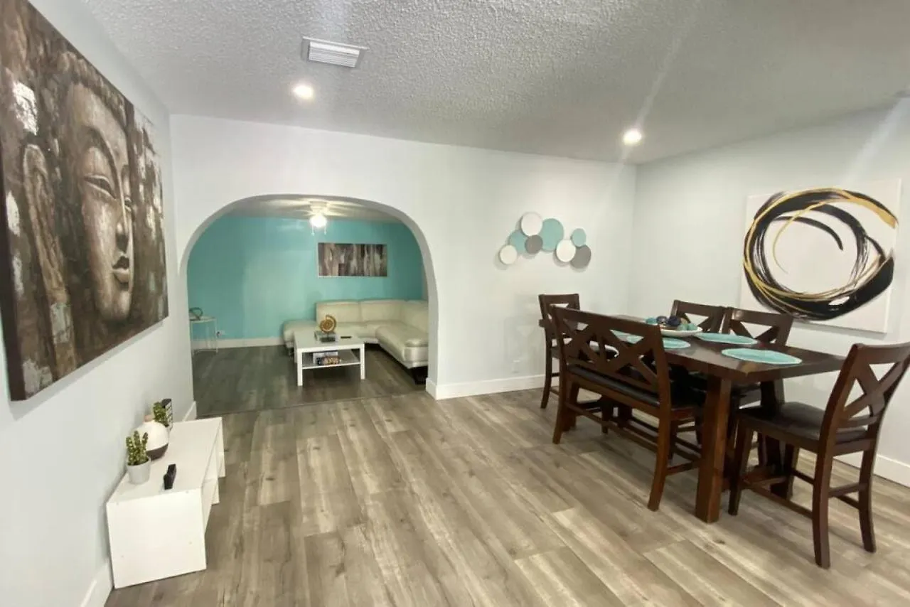 Comfy Stylish Near Airport Highway Ferienhaus *