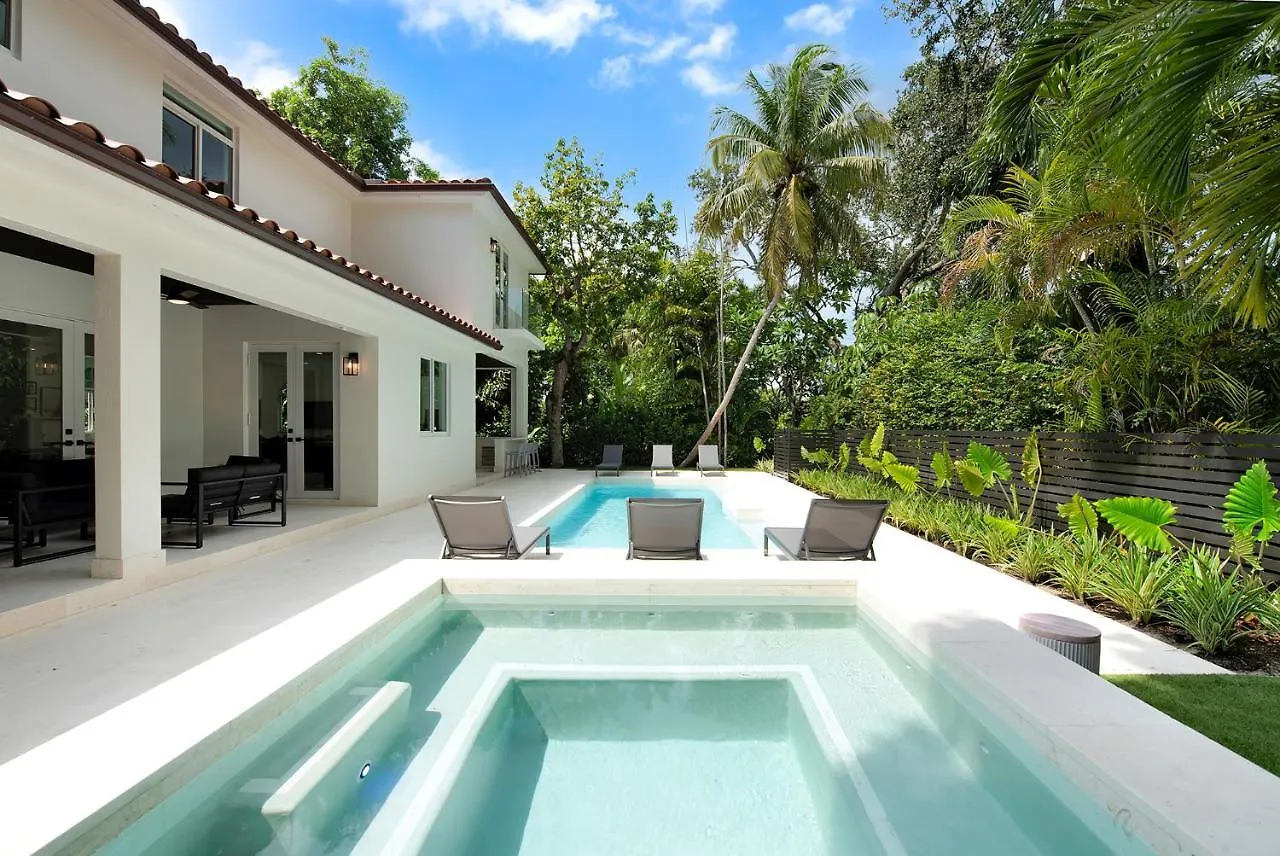Semesterbostad Lux Sleeps 18 Guest With Pool Jacuzzi Billiards Basketball Miami