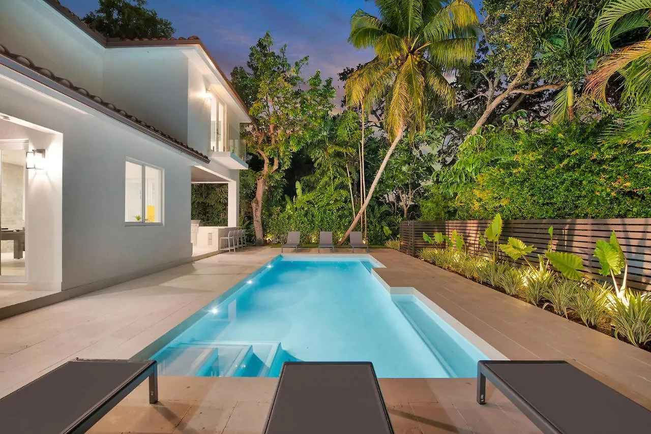 Semesterbostad Lux Sleeps 18 Guest With Pool Jacuzzi Billiards Basketball