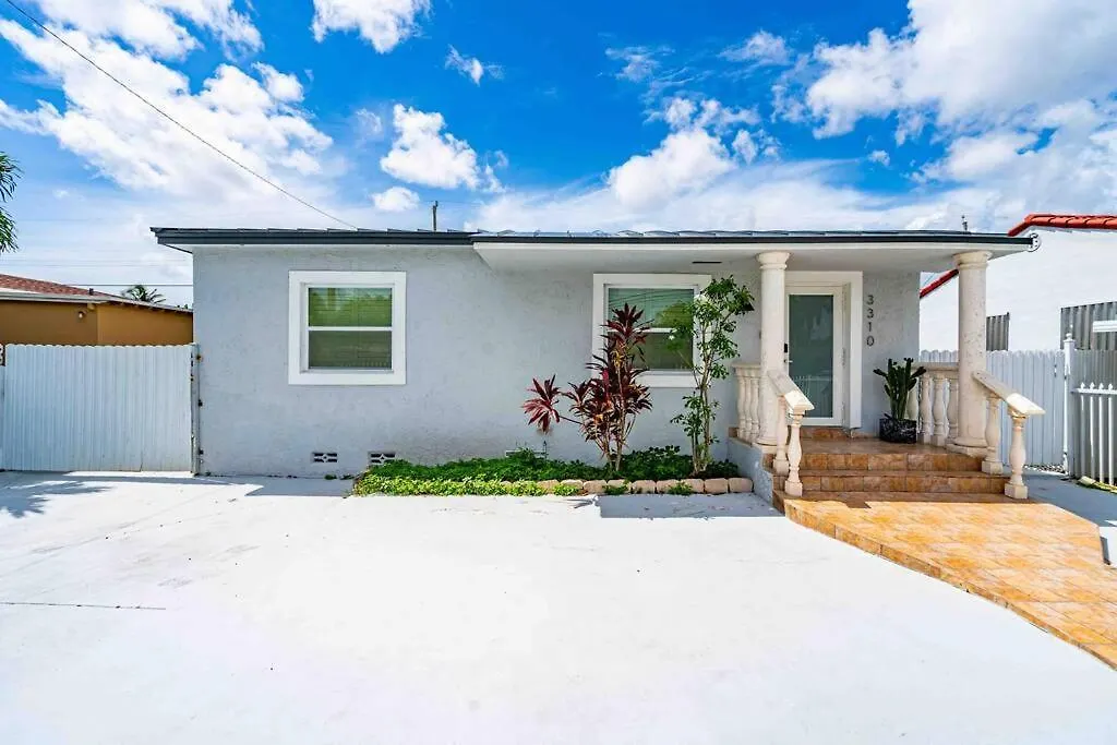 Luxury Home! Next To Airport And דירה *