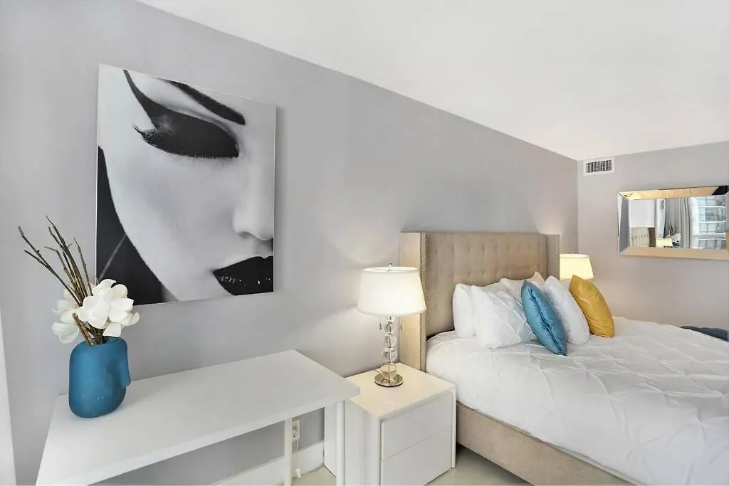 Apartment Seaduced By Skyline And Bay Views!
