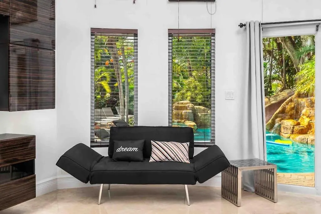 Holiday home Sleeps 18 In Shores With Movie Theater / Pool / Jacuzzi Miami