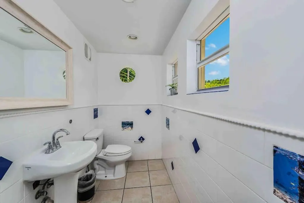 Sleeps 18 In Shores With Movie Theater / Pool / Jacuzzi Holiday home Miami