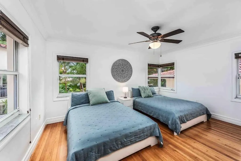 Holiday home Sleeps 18 In Shores With Movie Theater / Pool / Jacuzzi *