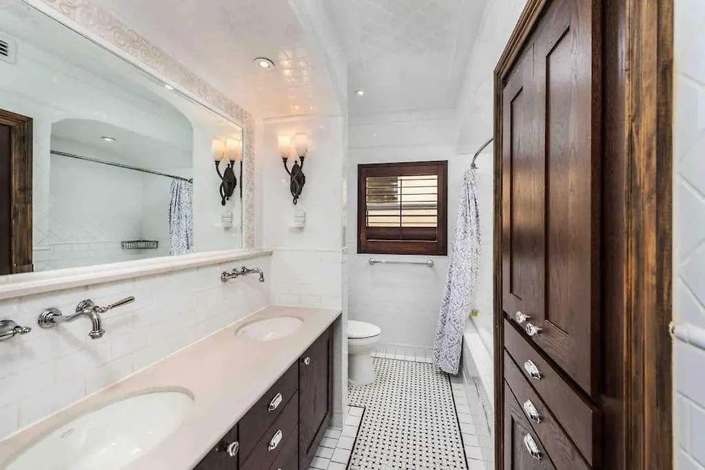 Holiday home Sleeps 18 In Shores With Movie Theater / Pool / Jacuzzi Miami