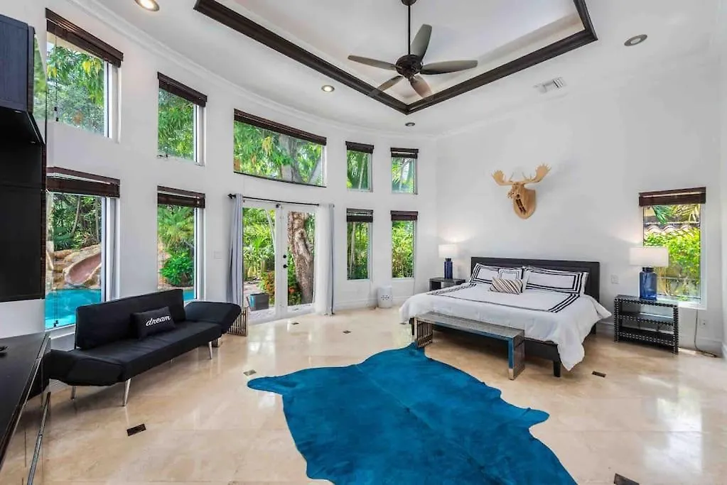 Holiday home Sleeps 18 In Shores With Movie Theater / Pool / Jacuzzi