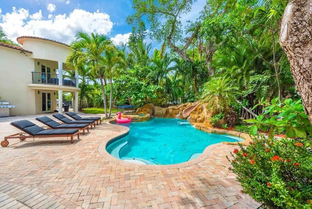 Sleeps 18 In Shores With Movie Theater / Pool / Jacuzzi Holiday home *