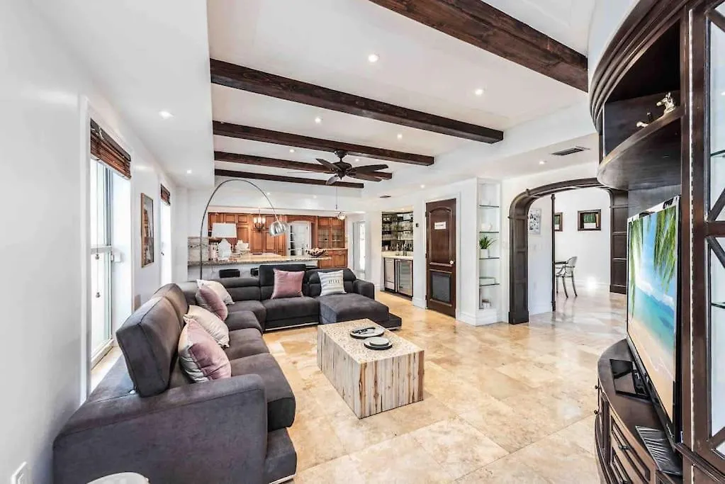 Holiday home Sleeps 18 In Shores With Movie Theater / Pool / Jacuzzi
