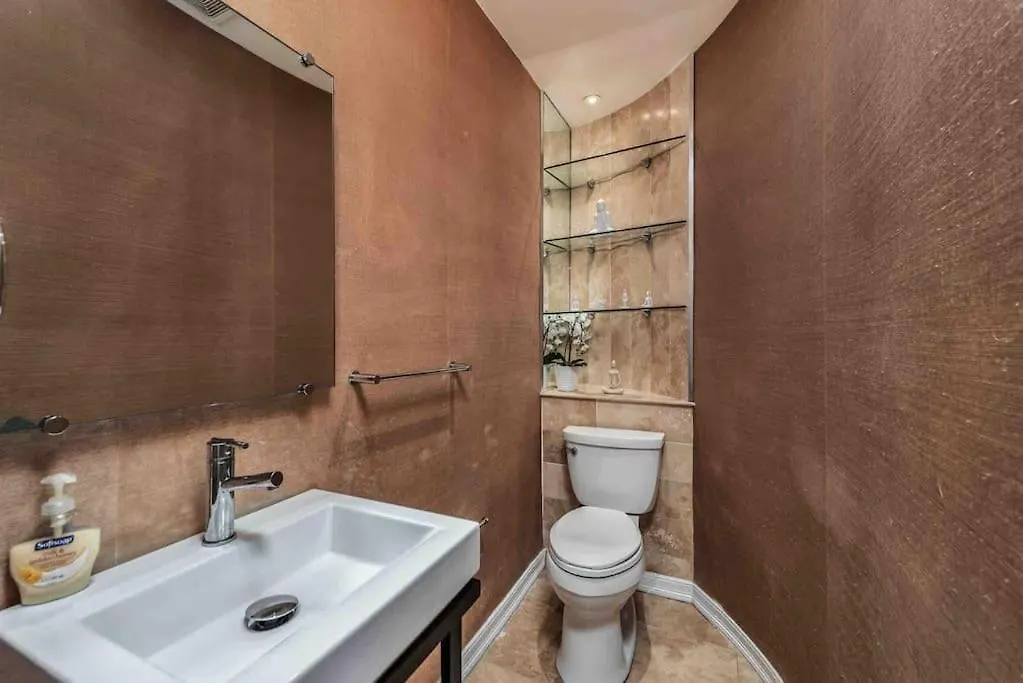 Sleeps 18 In Shores With Movie Theater / Pool / Jacuzzi Miami