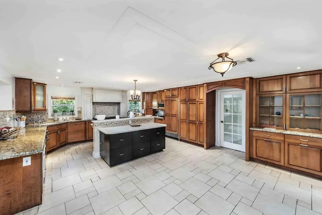 Holiday home Sleeps 18 In Shores With Movie Theater / Pool / Jacuzzi