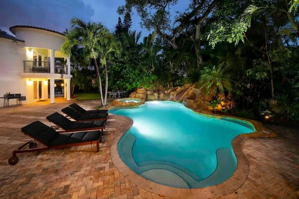 Holiday home Sleeps 18 In Shores With Movie Theater / Pool / Jacuzzi *