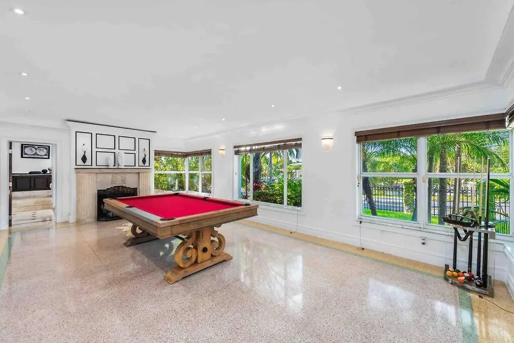 Sleeps 18 In Shores With Movie Theater / Pool / Jacuzzi Holiday home *