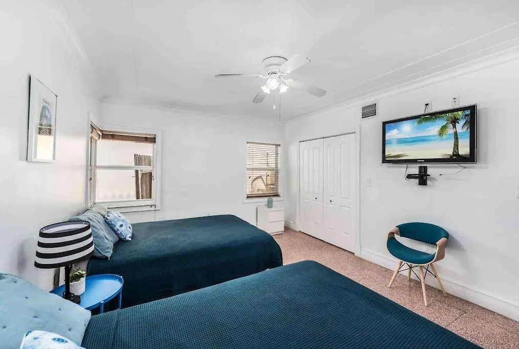 Sleeps 18 In Shores With Movie Theater / Pool / Jacuzzi * Miami