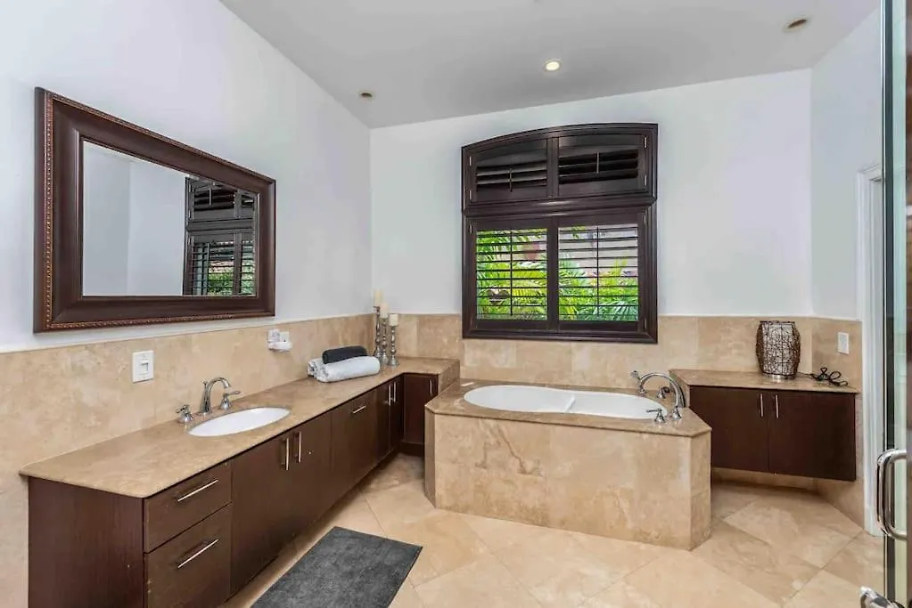 Holiday home Sleeps 18 In Shores With Movie Theater / Pool / Jacuzzi *