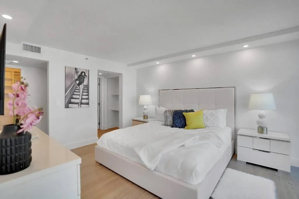 Make It Happen! Brand New With Amazing Water Views Appartement *