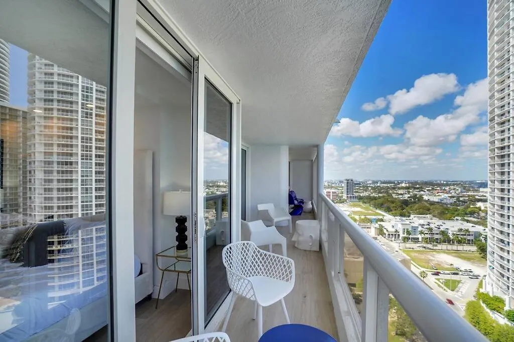 Make It Happen! Brand New With Amazing Water Views Appartement *