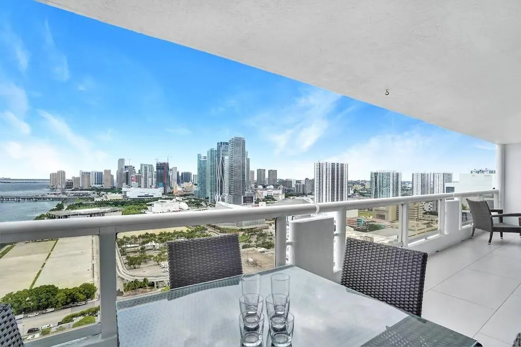 Enchanted! Skyline & Water Views Appartamento Miami
