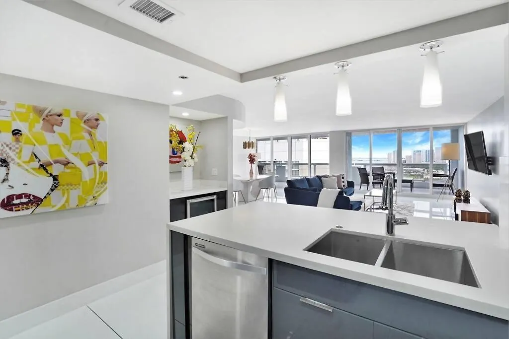 Enchanted! Skyline & Water Views * Miami