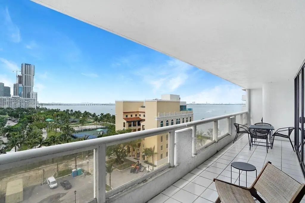 דירה Shore To Please! Park And Water Views! מיאמי