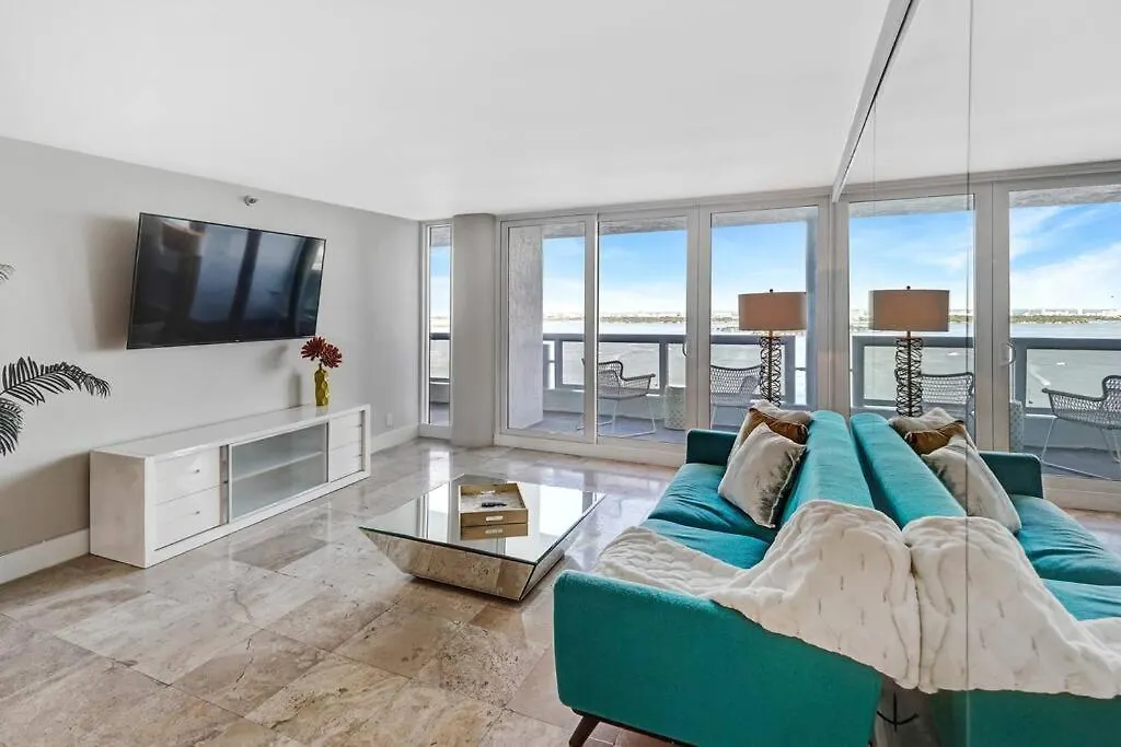 The Audrey! Penthouse With Direct Water Views! アパート