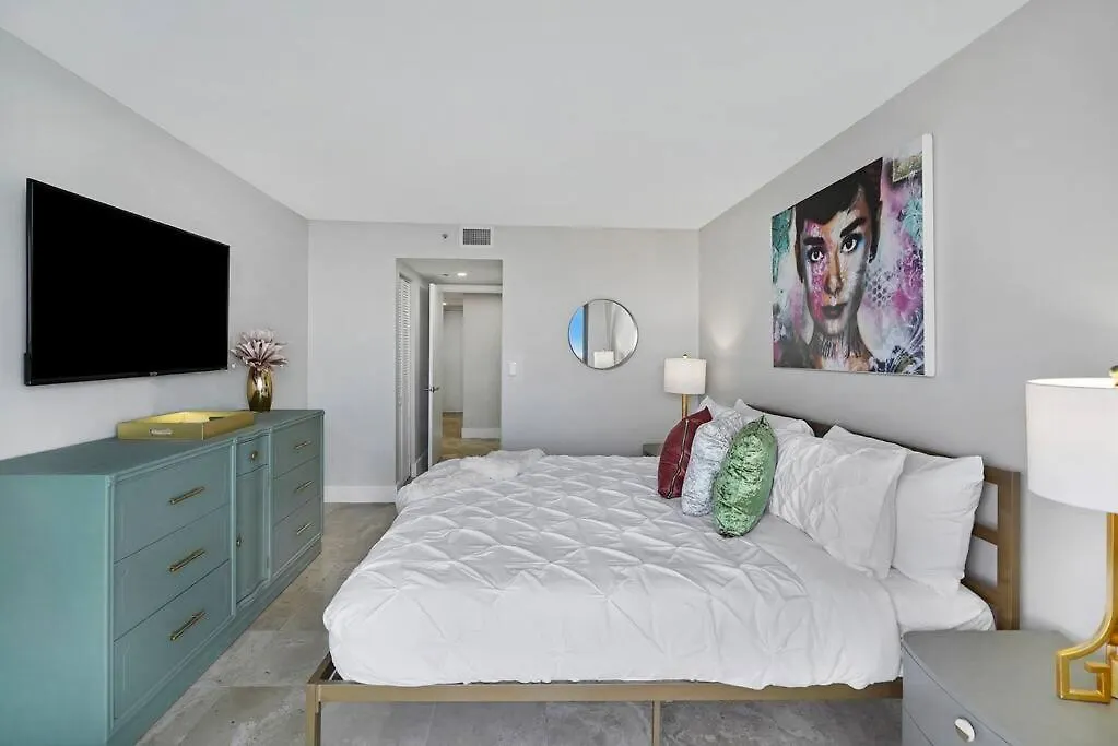 The Audrey! Penthouse With Direct Water Views!