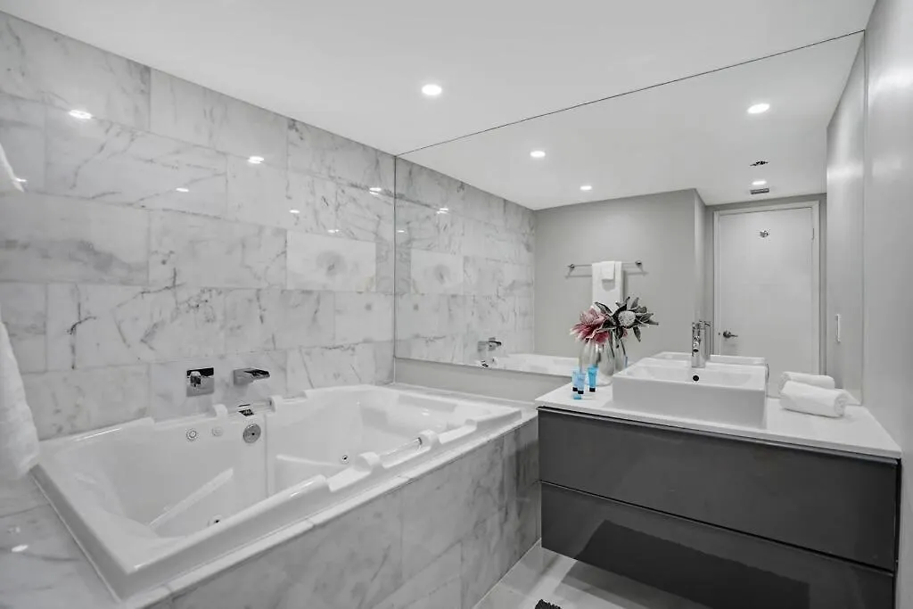 Apartment Unforgettable! Water & Park Views, 4 Bedrooms! Miami