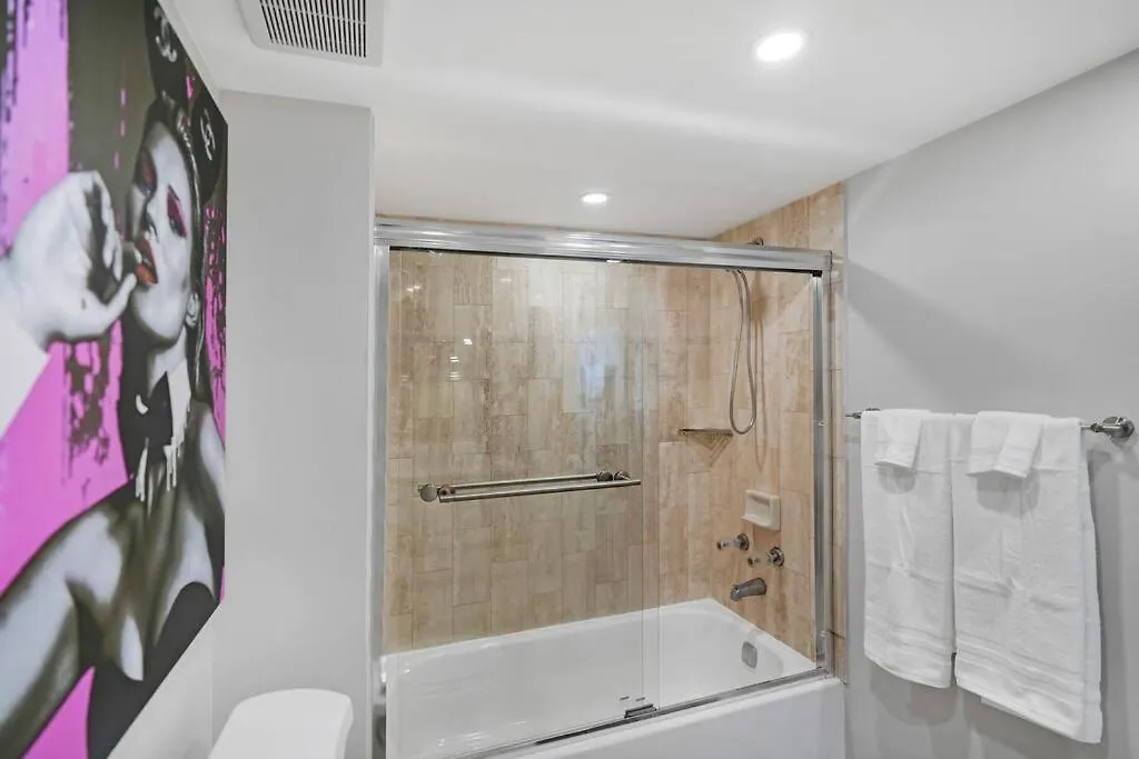 Apartment Unforgettable! Water & Park Views, 4 Bedrooms! *