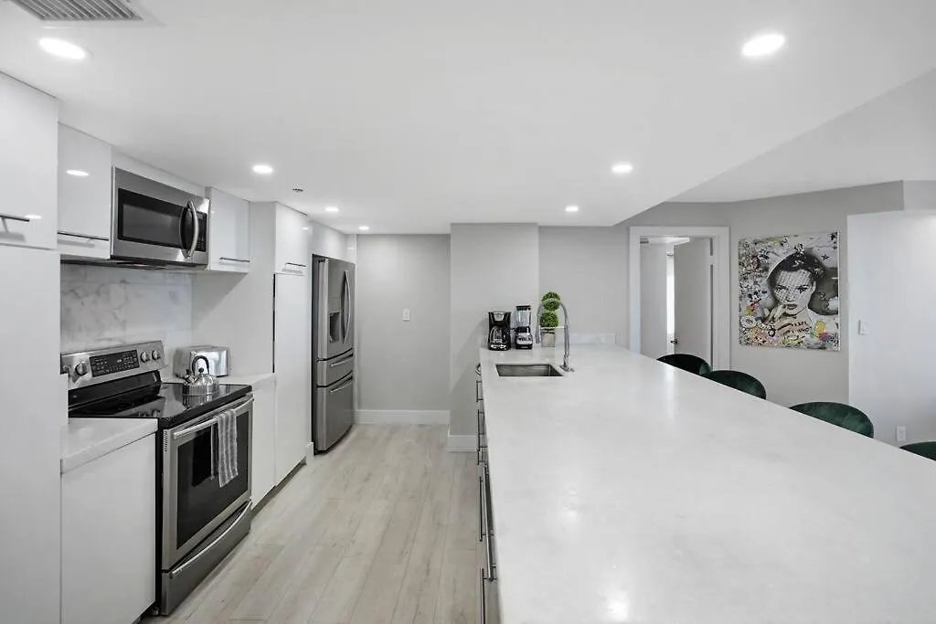 Apartment Unforgettable! Water & Park Views, 4 Bedrooms!