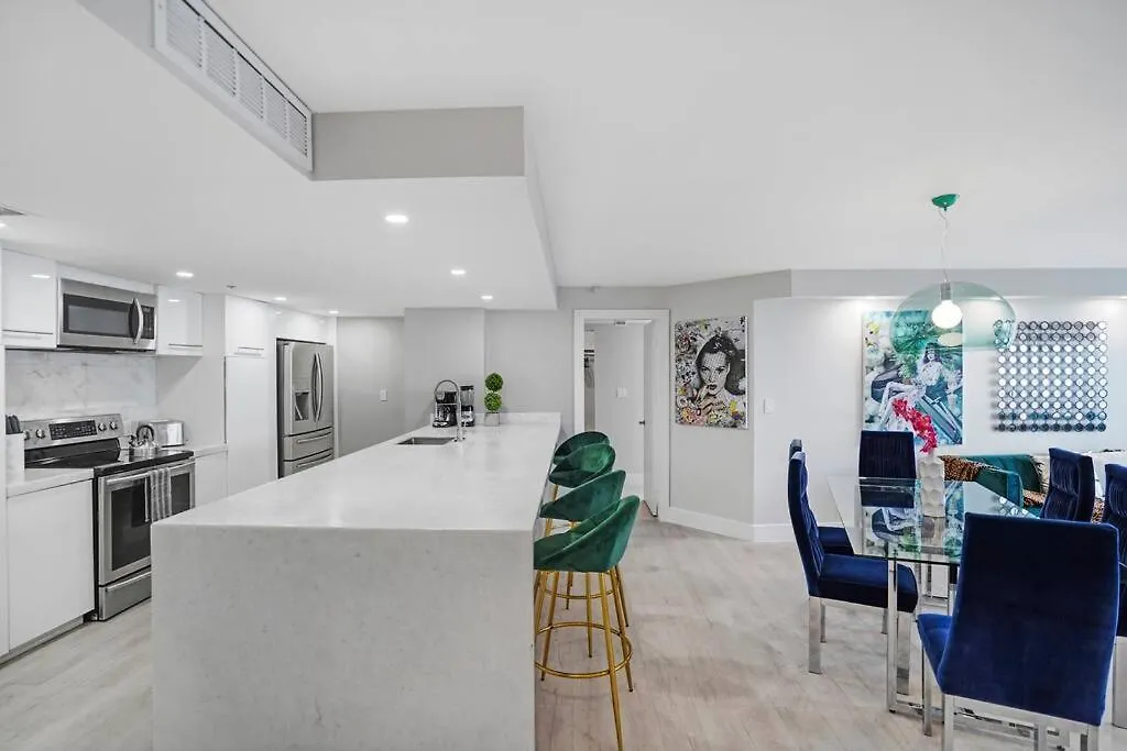 Apartment Unforgettable! Water & Park Views, 4 Bedrooms!