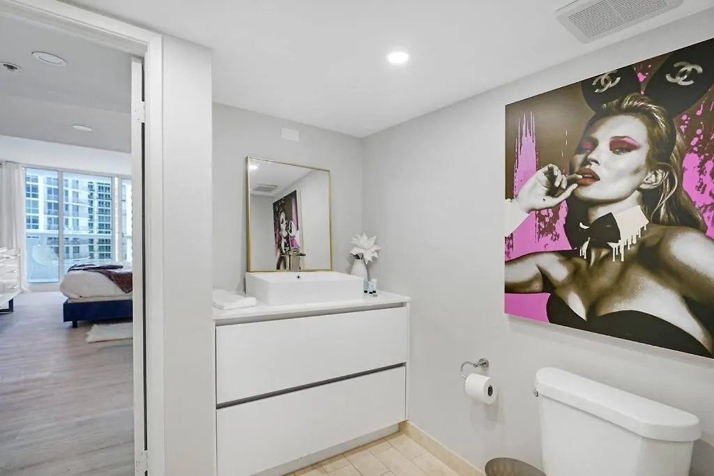 Apartment Unforgettable! Water & Park Views, 4 Bedrooms!