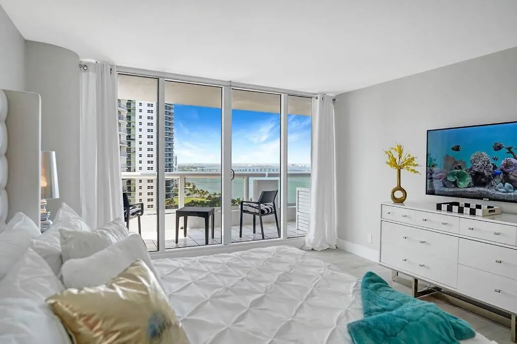 Unforgettable! Water & Park Views, 4 Bedrooms! Apartment