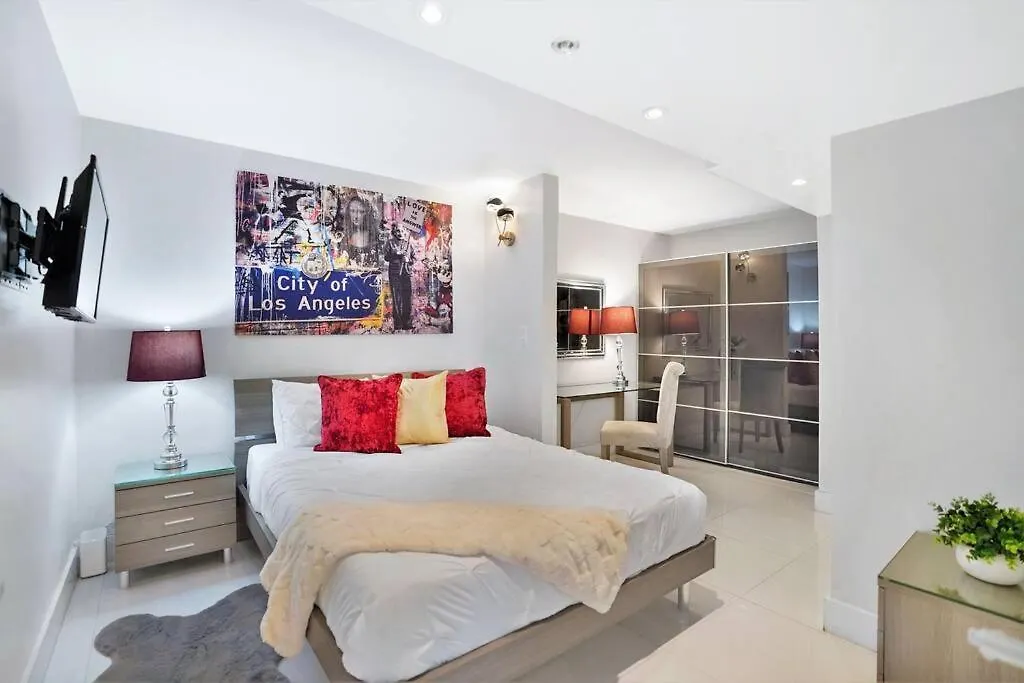 Spectacular! Penthouse With Direct Water Views! 公寓