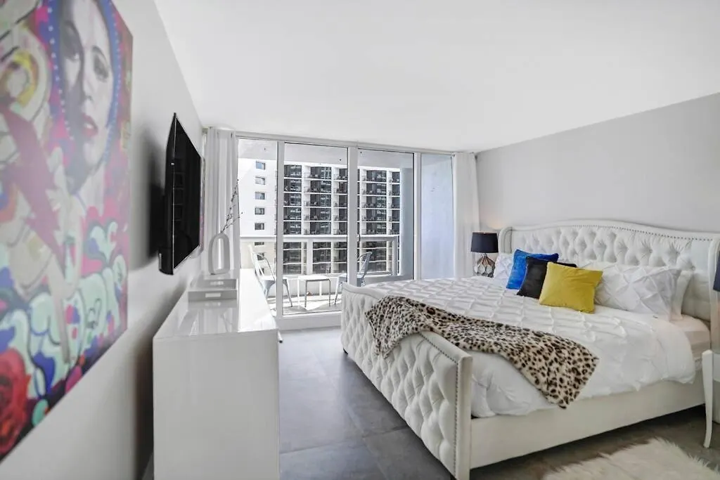 Blue Moon! In The Lap Of Luxury And Brand New! Apartament